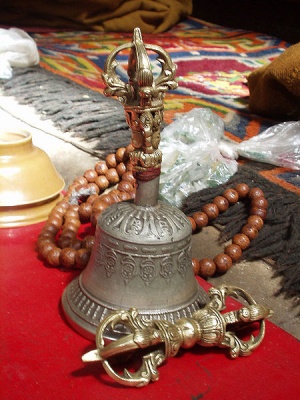 Vajra aksamala ghantha.jpg
