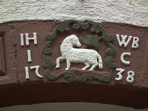 Landau Wappen auf Torbogen.jpg