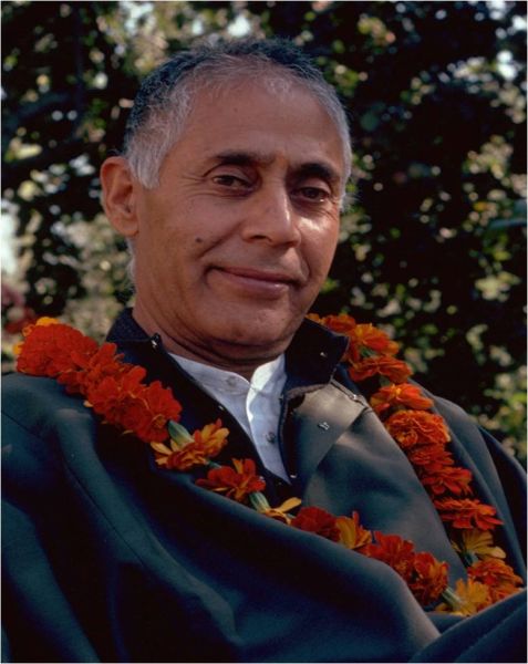 Datei:Lakshman-joo-photo-album.jpg