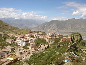 Ganden monastery2005.jpg