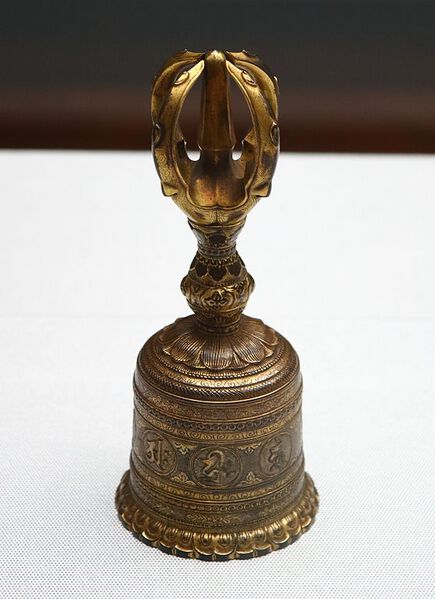 Datei:Buddhist Ritual Bell with Five-pronged Vajra Handle.JPG